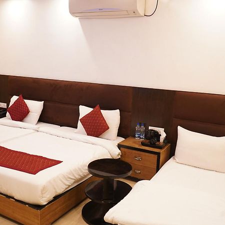 Hotel O Delhi, Near Karol Bagh Main Market And Metro Station Nuova Delhi Esterno foto