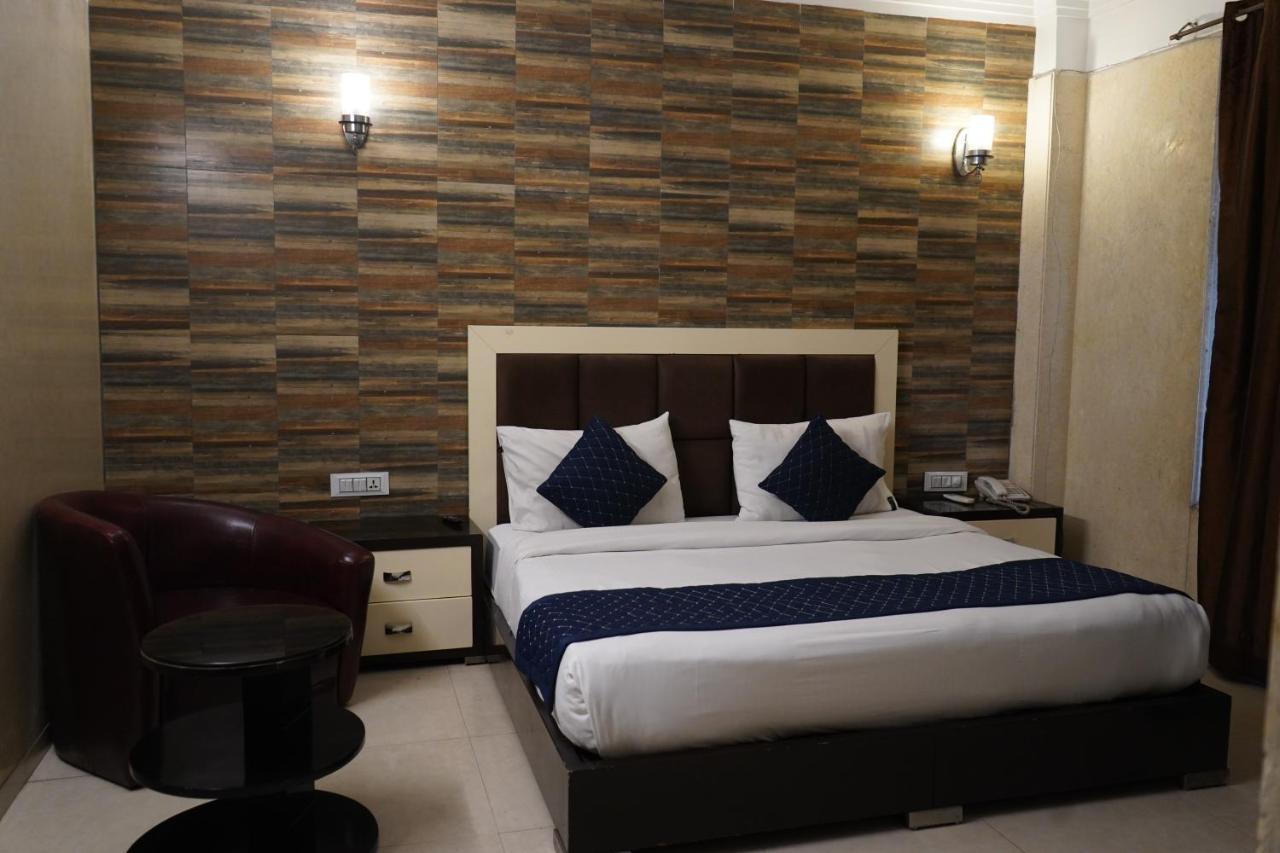 Hotel O Delhi, Near Karol Bagh Main Market And Metro Station Nuova Delhi Esterno foto