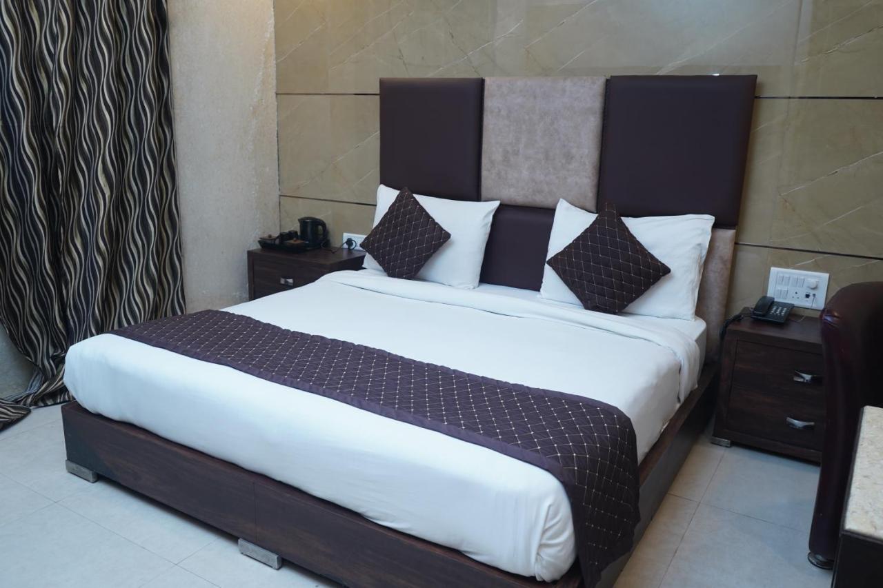 Hotel O Delhi, Near Karol Bagh Main Market And Metro Station Nuova Delhi Esterno foto