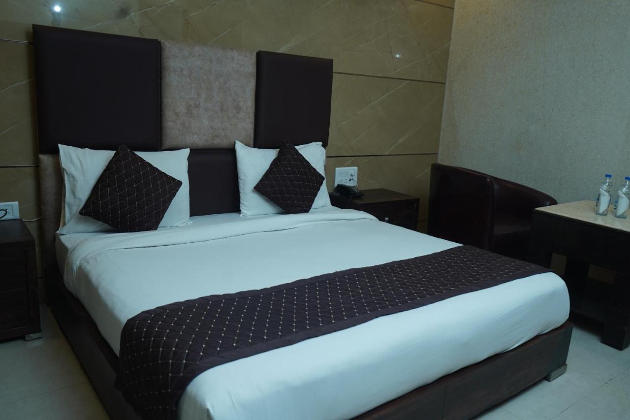 Hotel O Delhi, Near Karol Bagh Main Market And Metro Station Nuova Delhi Esterno foto