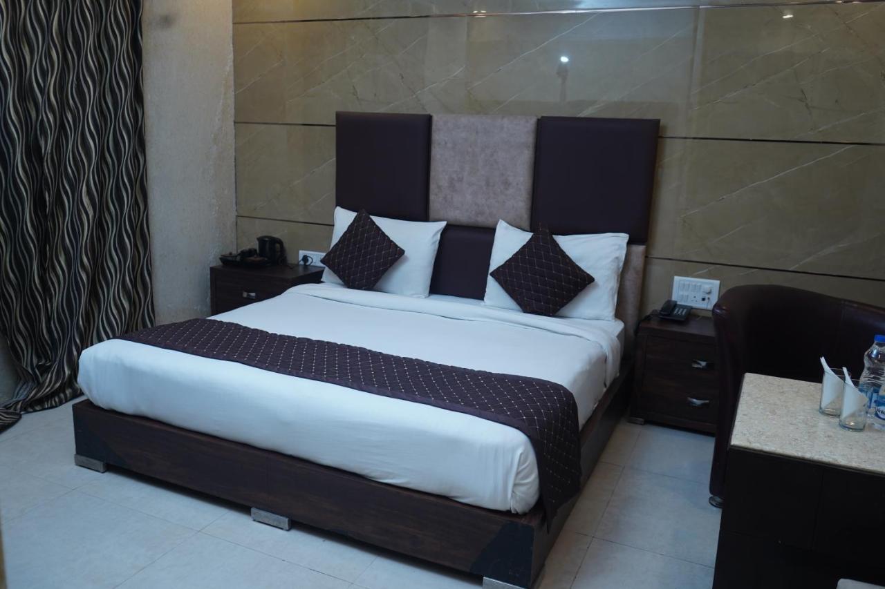 Hotel O Delhi, Near Karol Bagh Main Market And Metro Station Nuova Delhi Esterno foto