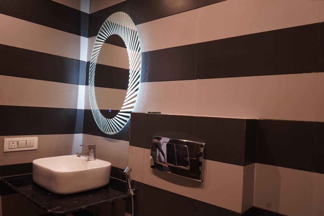 Hotel O Delhi, Near Karol Bagh Main Market And Metro Station Nuova Delhi Esterno foto