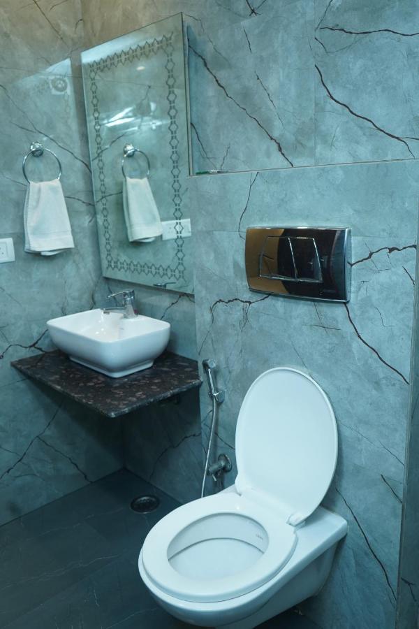 Hotel O Delhi, Near Karol Bagh Main Market And Metro Station Nuova Delhi Esterno foto
