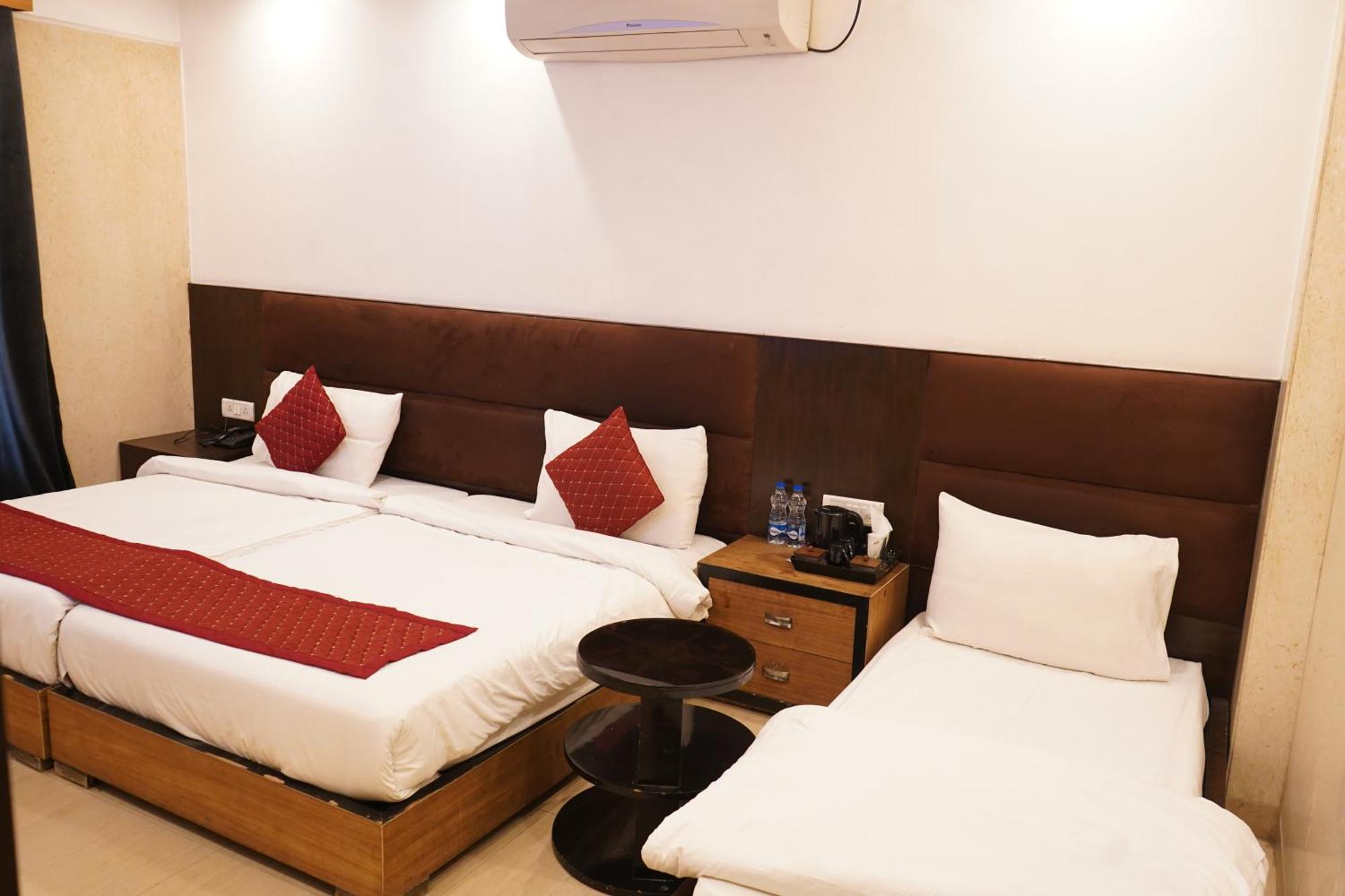Hotel O Delhi, Near Karol Bagh Main Market And Metro Station Nuova Delhi Esterno foto