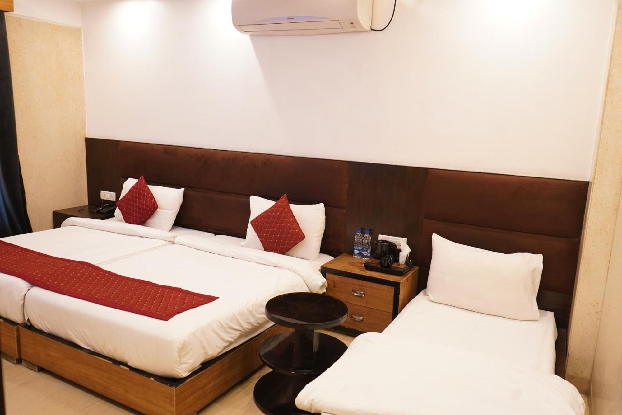 Hotel O Delhi, Near Karol Bagh Main Market And Metro Station Nuova Delhi Esterno foto