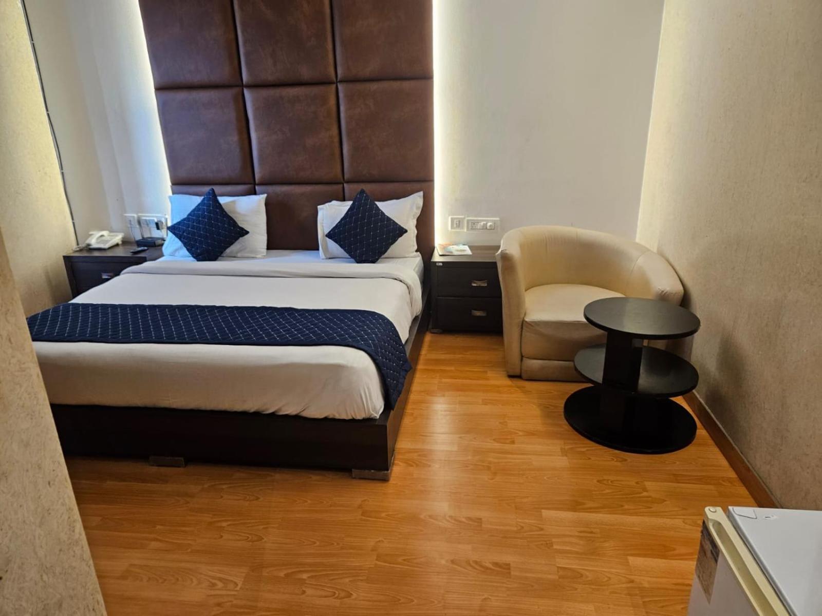 Hotel O Delhi, Near Karol Bagh Main Market And Metro Station Nuova Delhi Esterno foto